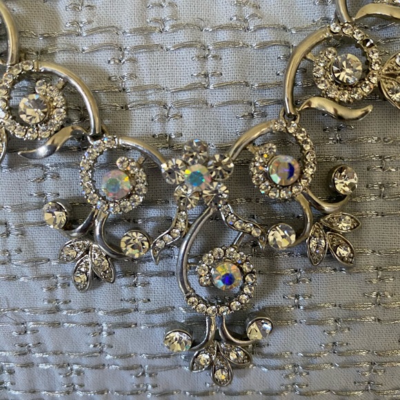 New silver w/rhinestones necklace & earrings - Picture 2 of 4
